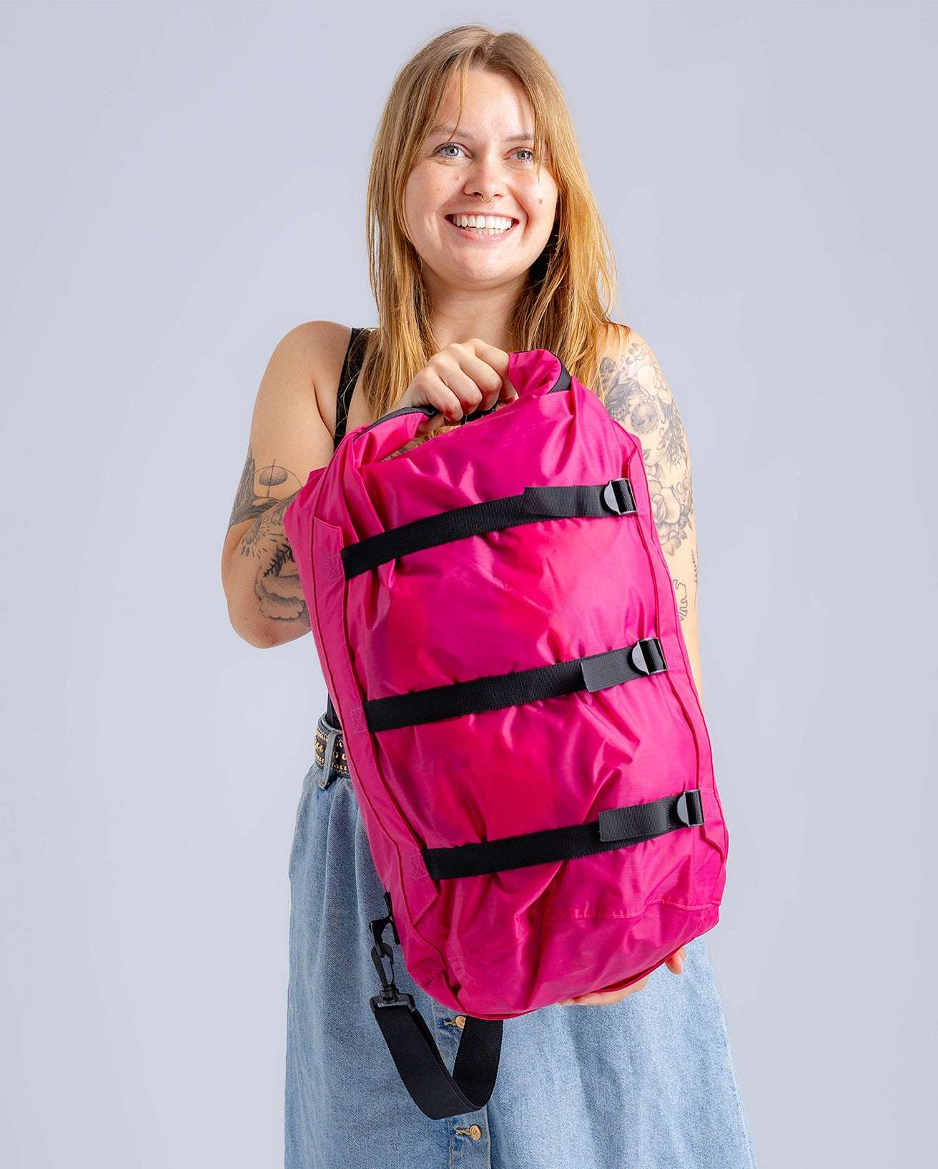 DRYROBE COMPRESSION TRAVEL BAG - HOT PINK