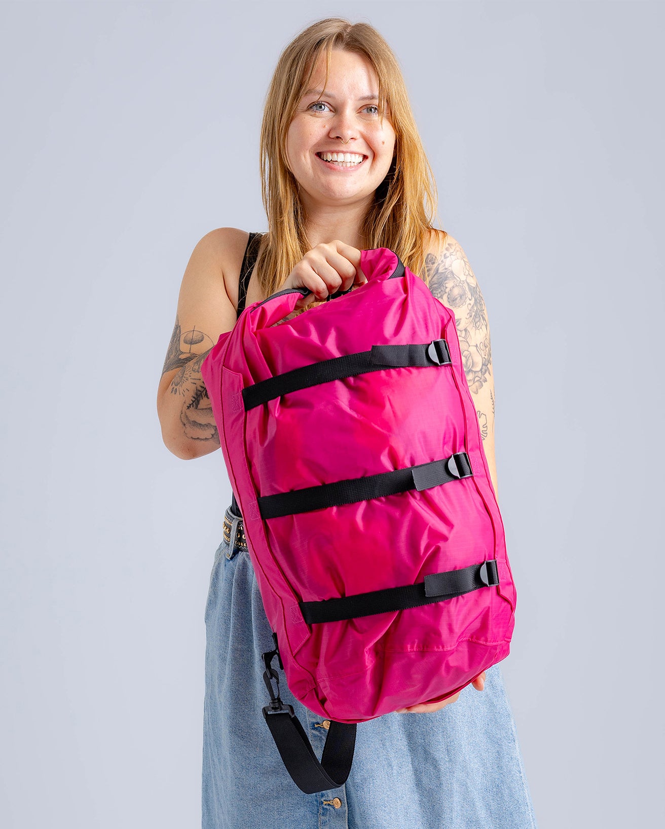 DRYROBE COMPRESSION TRAVEL BAG - HOT PINK