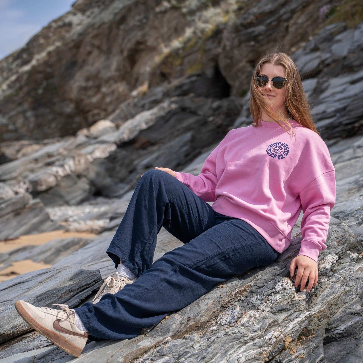 RETRO | WOMENS RELAXED CREW NECK SWEATSHIRT - BUBBLE PINK