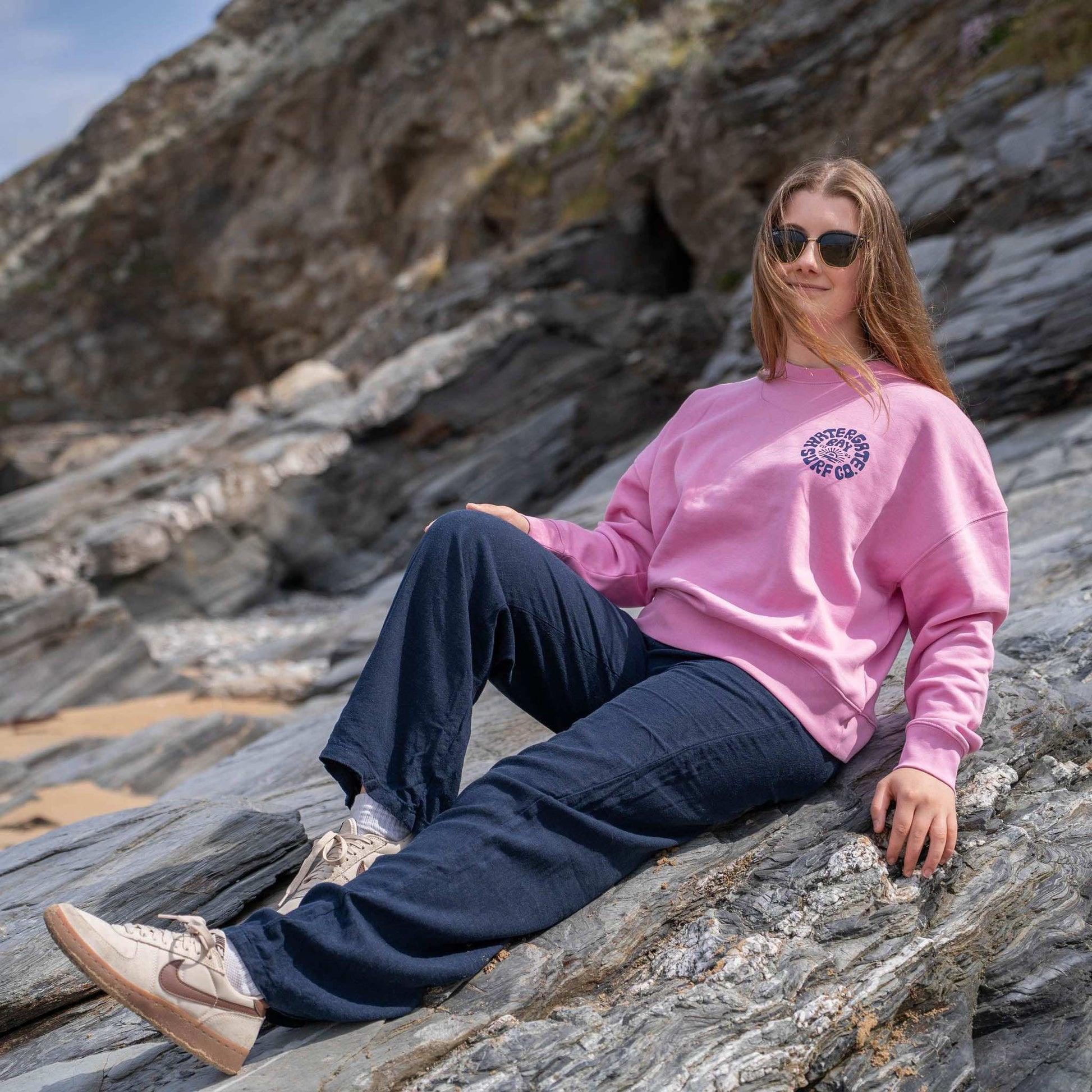 RETRO | WOMENS RELAXED CREW NECK SWEATSHIRT - BUBBLE PINK