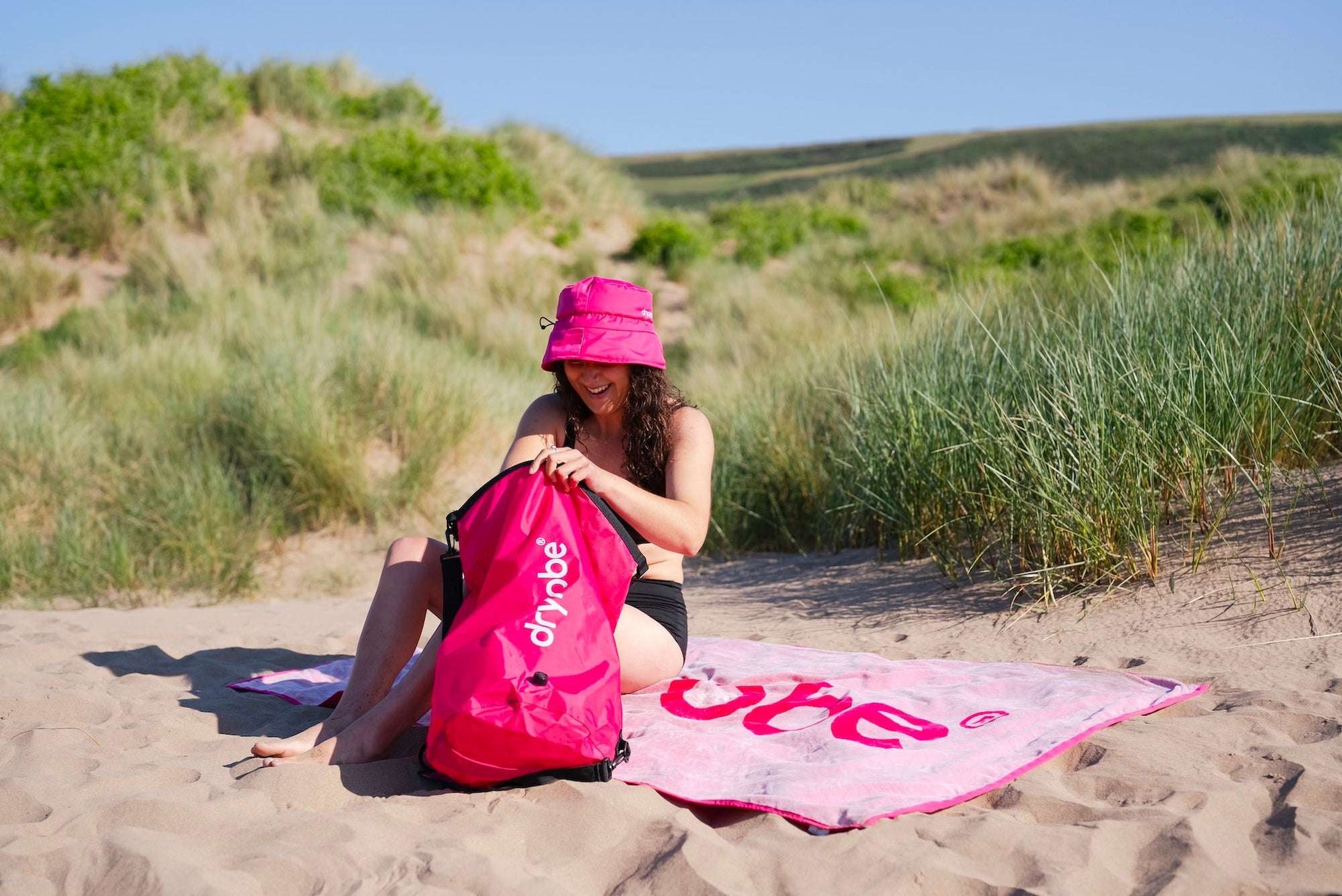 DRYROBE COMPRESSION TRAVEL BAG - HOT PINK