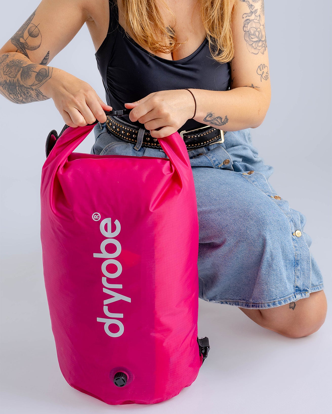 DRYROBE COMPRESSION TRAVEL BAG - HOT PINK