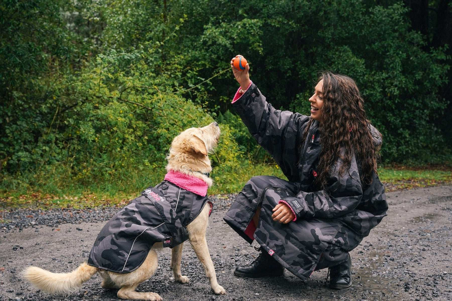 DRYROBE ADVANCED BLACK-CAMO/PINK