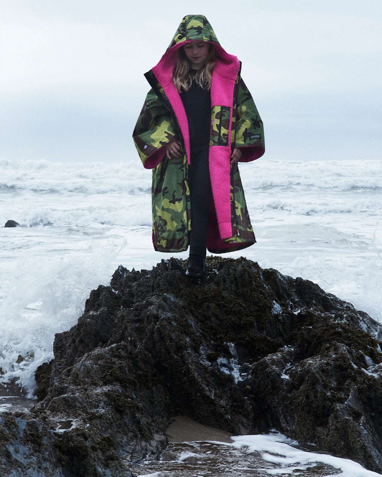 DRYROBE ADVANCED EASY-FIT GREENCAMO/PINK 5Y-9Y