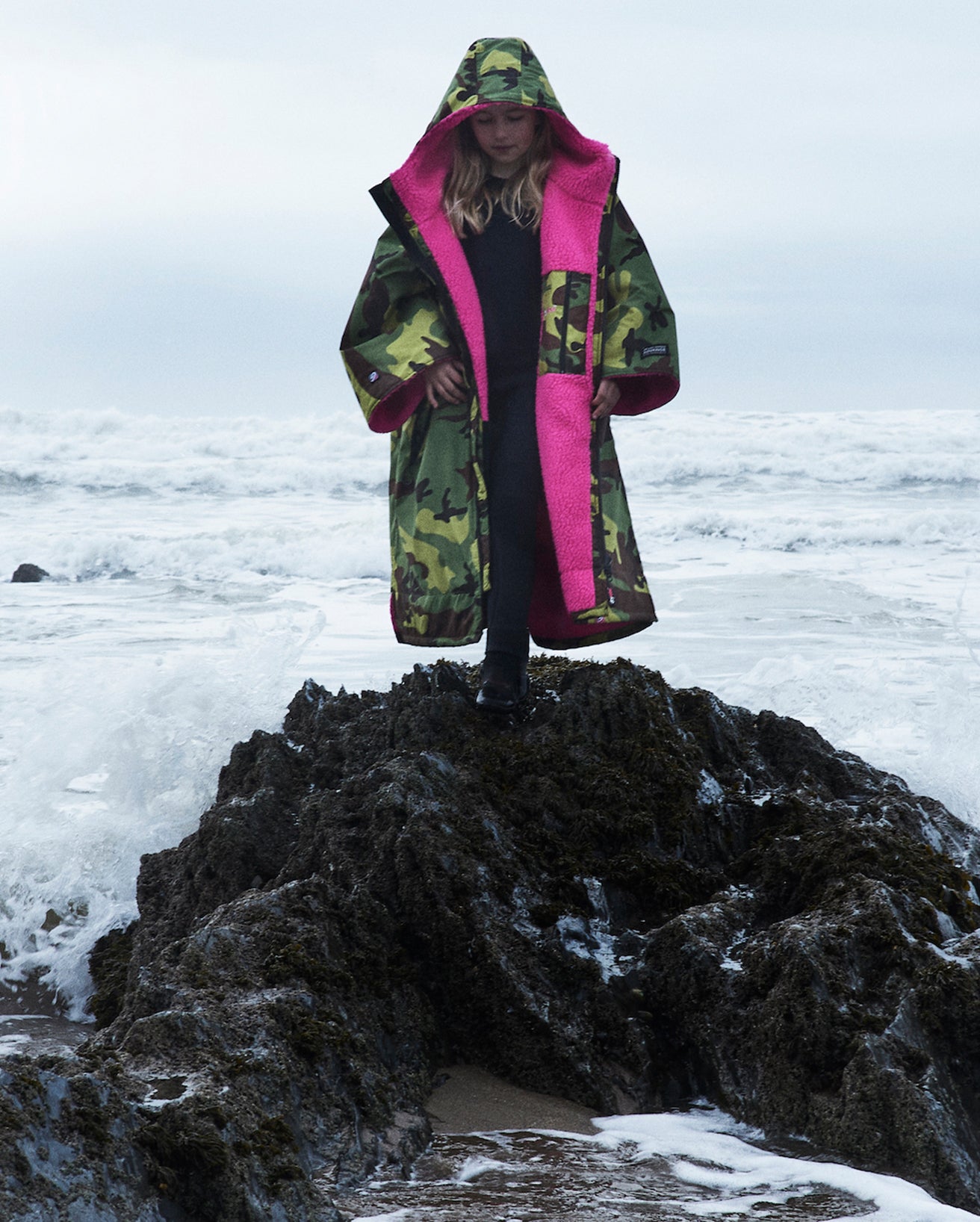 DRYROBE ADVANCED EASY-FIT GREENCAMO/PINK 5Y-9Y